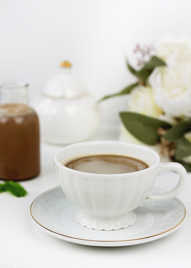 Homemade Peppermint Mocha Coffee Creamer | Homemade Gift Idea | Coffee Creamer Recipe | Holiday Coffee Inspiration | Peppermint Mocha Inspiration | White Tea Cup | Mint Coffee